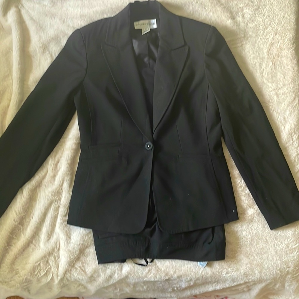 Jones New York Two Piece suit